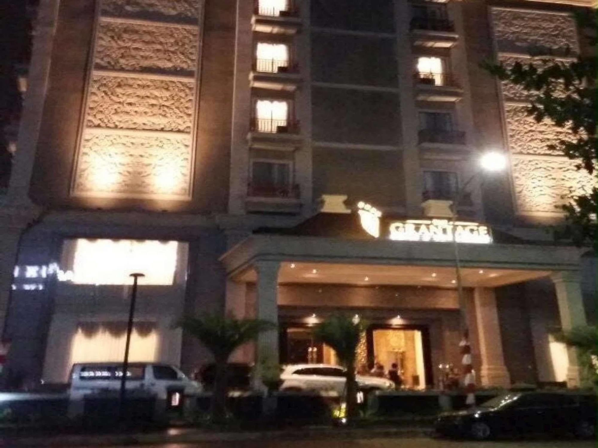 The Grantage Hotel & Sky Lounge Serpong Kültér fotó